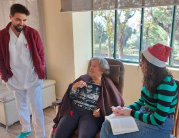 Maria Gallardo, Sara Ouakrim y Anas (sanitario Hospital Español)