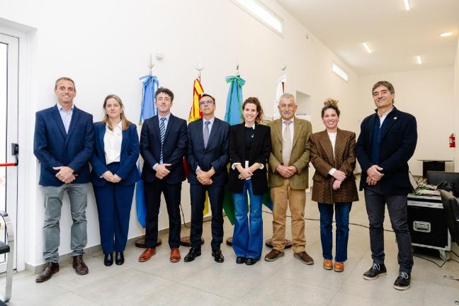 Autoridades del Ministerio de Educación, Formación Profesional y Deportes de España, del Colegio Español “El Prado”, de la Asociación Española