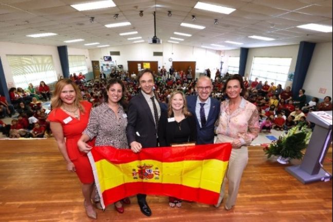 Wimbish World Language Academy (Arlington, Texas) con la presencia de Jesús M. Sanz, cónsul de España en Houston 