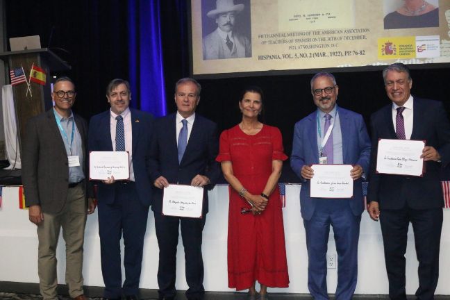 Reconocimiento a los asesores técnicos como miembros honorarios