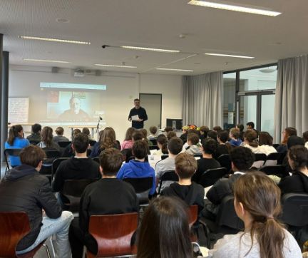 Encuentro literario con Luis Leante en la Escuela Europea de Múnich