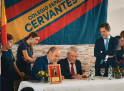 Firma de la renovación del convenio con el Colegio Español Cervantes de Montevideo (Uruguay)