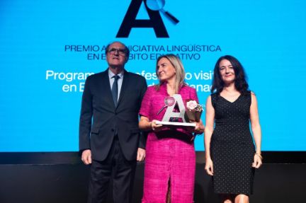 Milagros Tolón recoge el Premio Archiletras de la Lengua 2026 concedido al programa de Profesorado Visitante